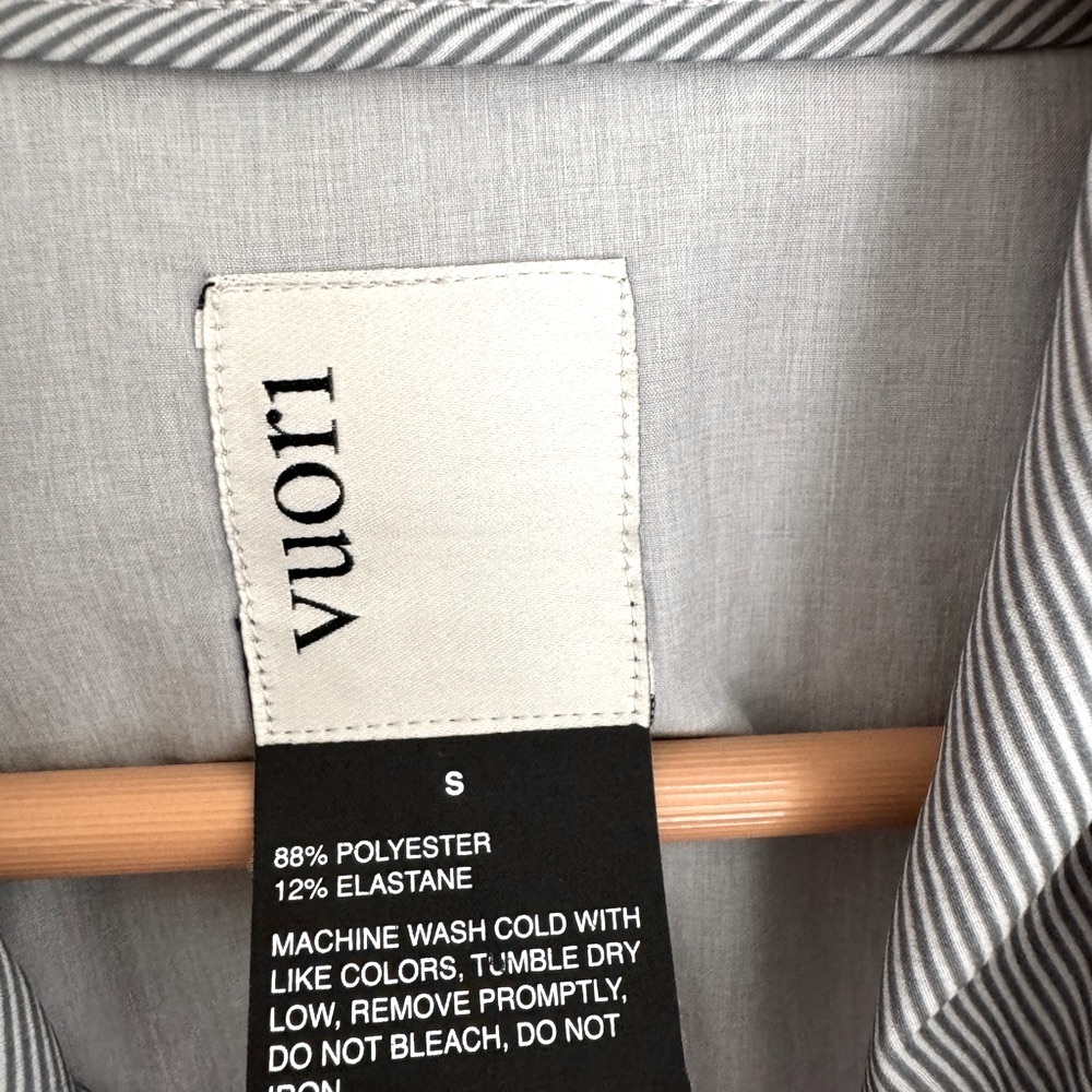 Vuori Women’s Gray Outdoor Trainer Shell Lightwei… - image 2